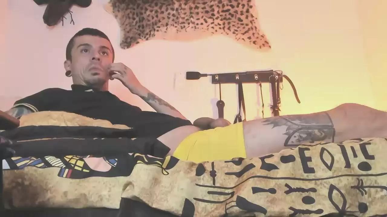 aaronbigdickxxx on Cam4 