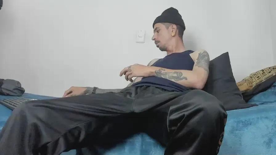 aaronbigdickxxx on Cam4 