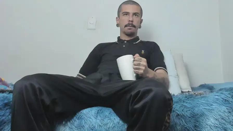 aaronbigdickxxx on Cam4 