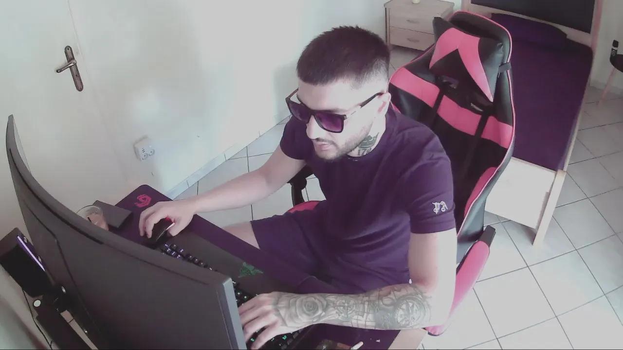 AlbanianFker21 on Cam4 