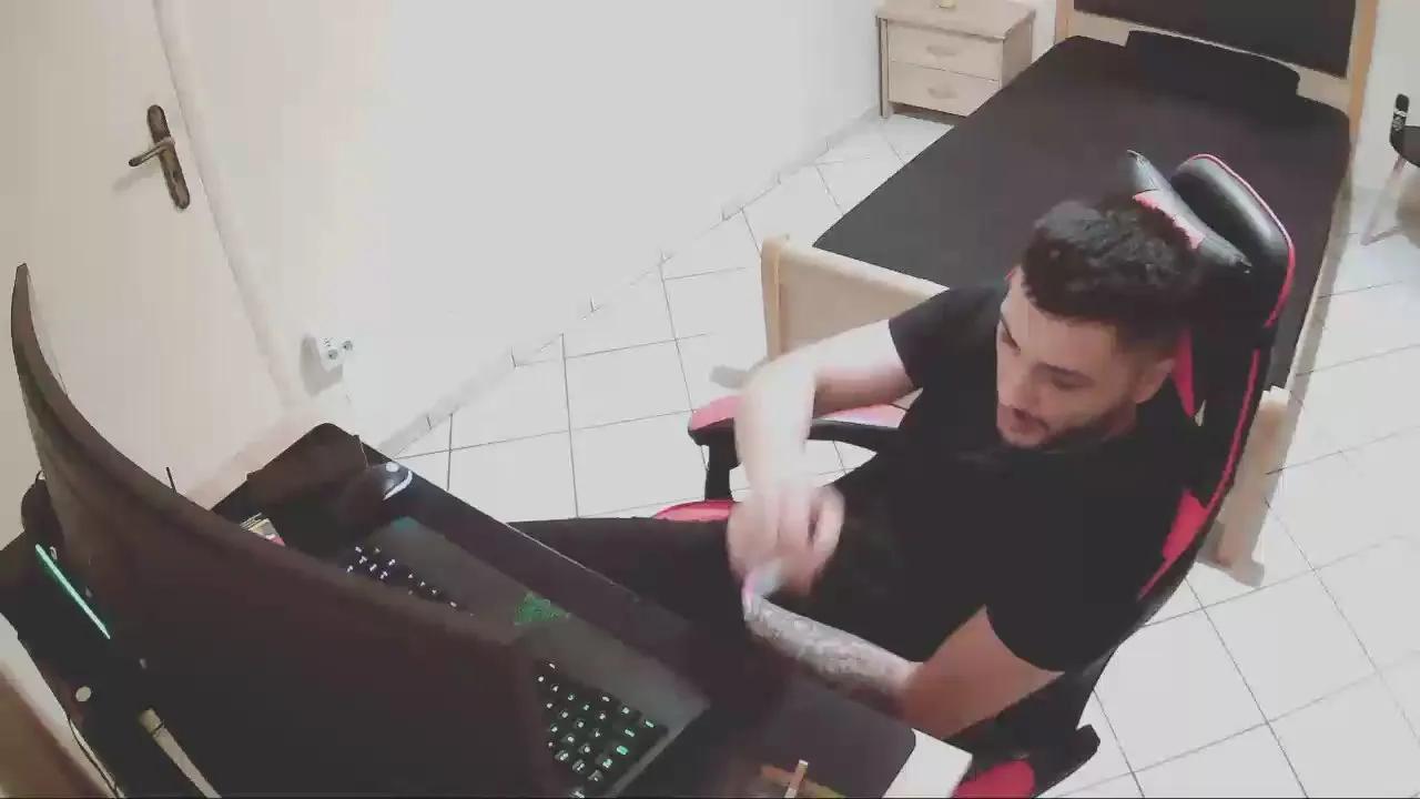 AlbanianFker21 on Cam4 