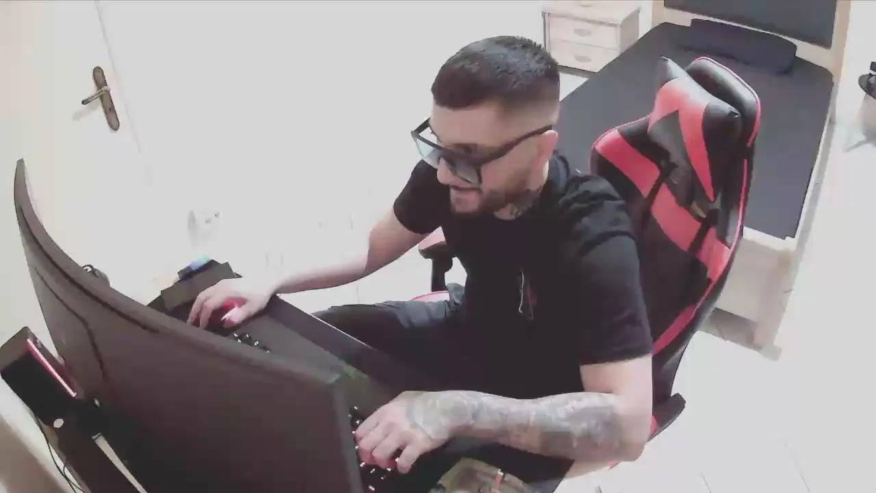 AlbanianFker21 on Cam4 