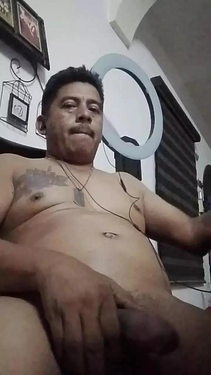 coloso1981 on Cam4 