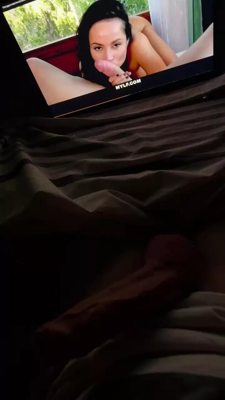 Elsutro369 on Cam4 
