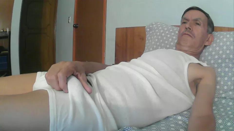 elver272 on Cam4 