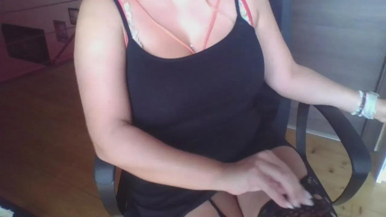 Emma_Sexy_Tits on Cam4 