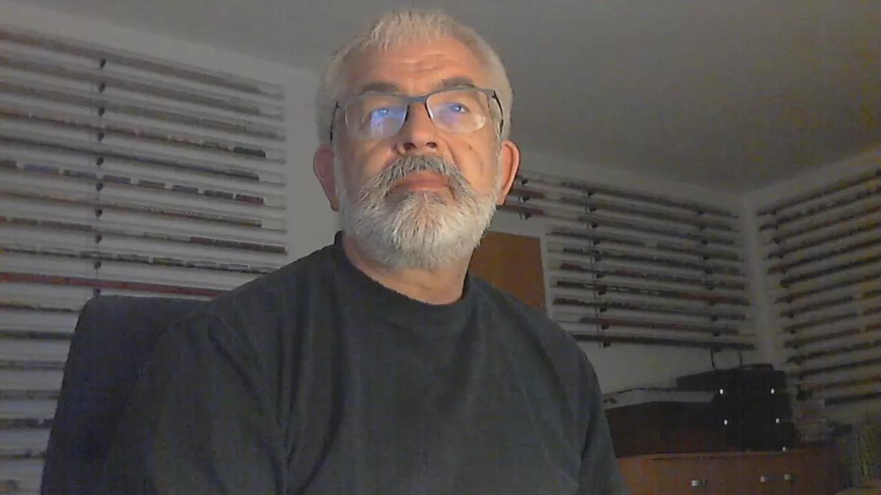 goatee_LA on Cam4 