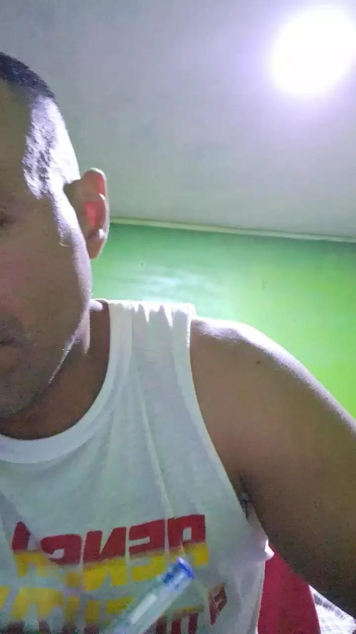 Lobogym39 on Cam4 