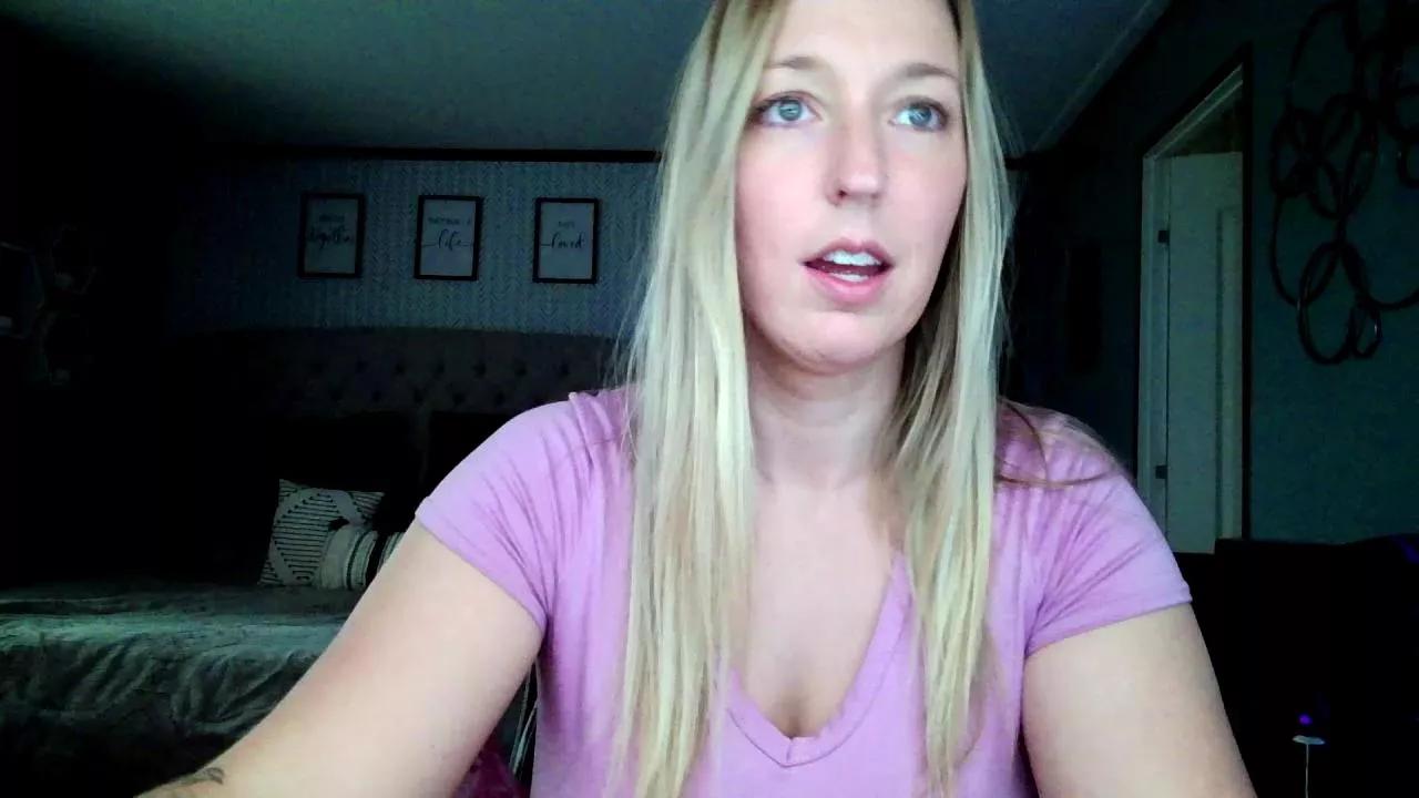 lucyallen4201 on Cam4 