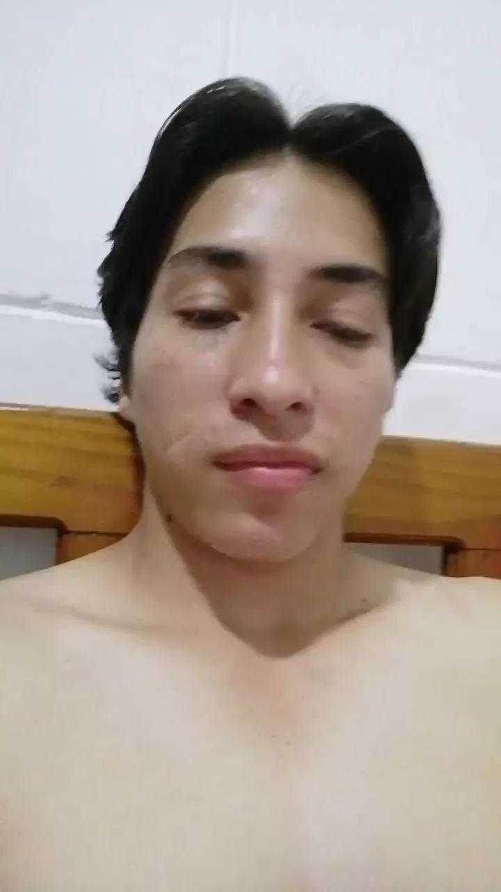 mike327173 on Cam4 