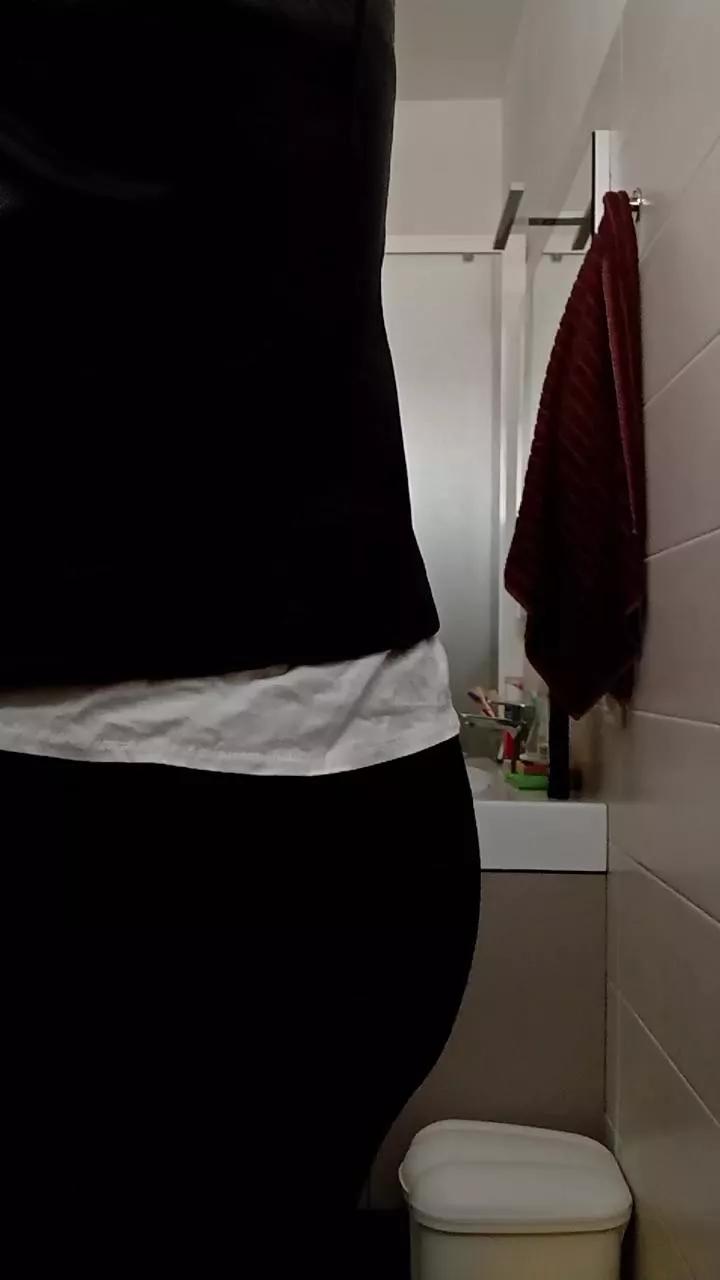 TaraTrav33 on Cam4 