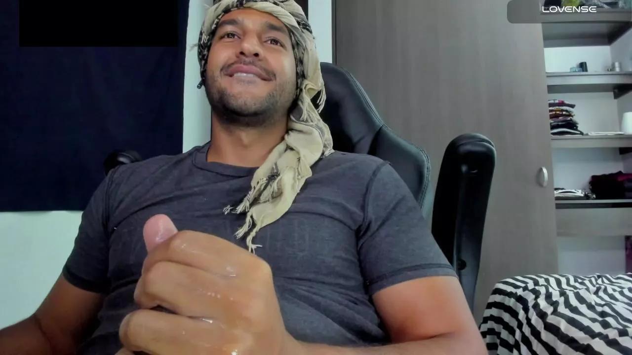 tuzzio1 on Cam4 