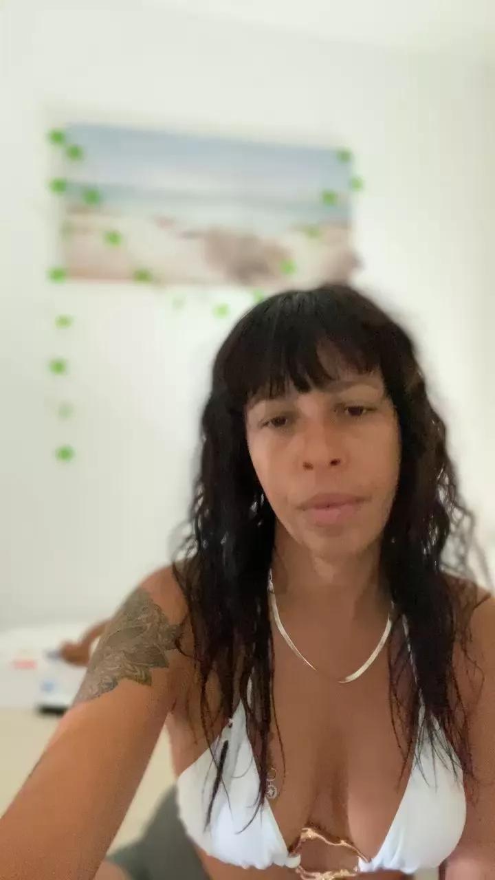 vivi180 on Cam4 