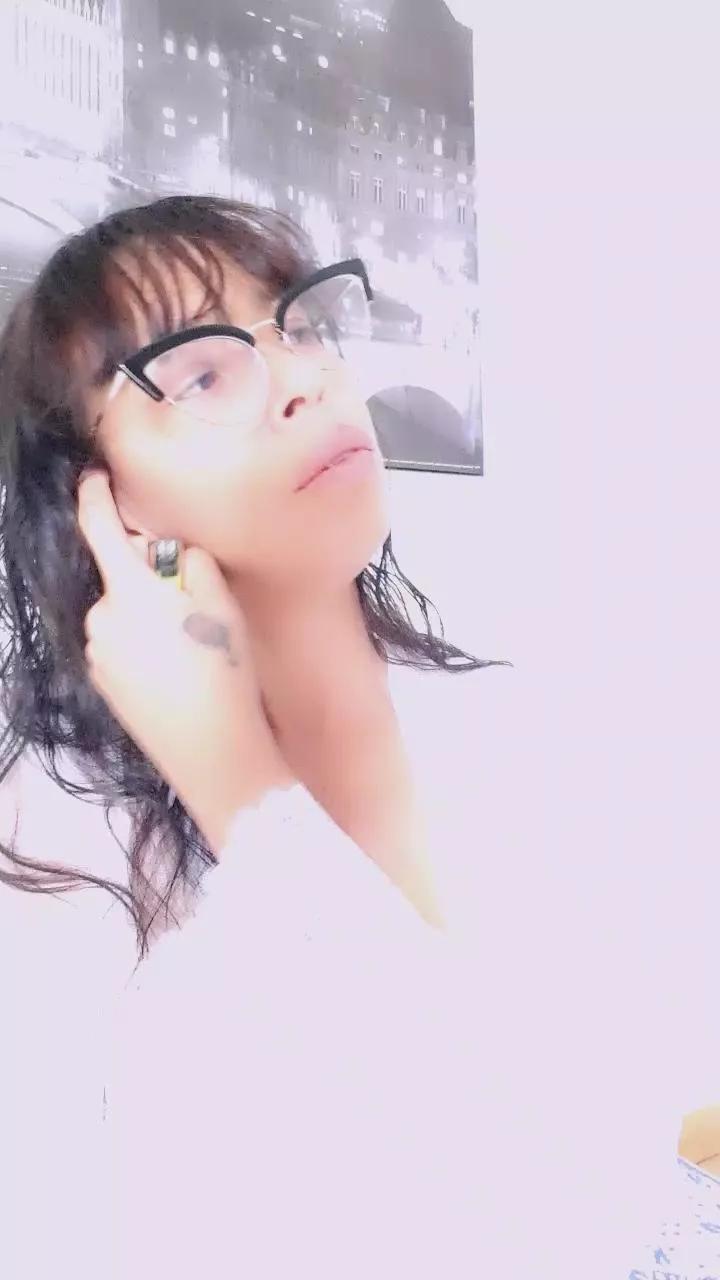 vivi180 on Cam4 